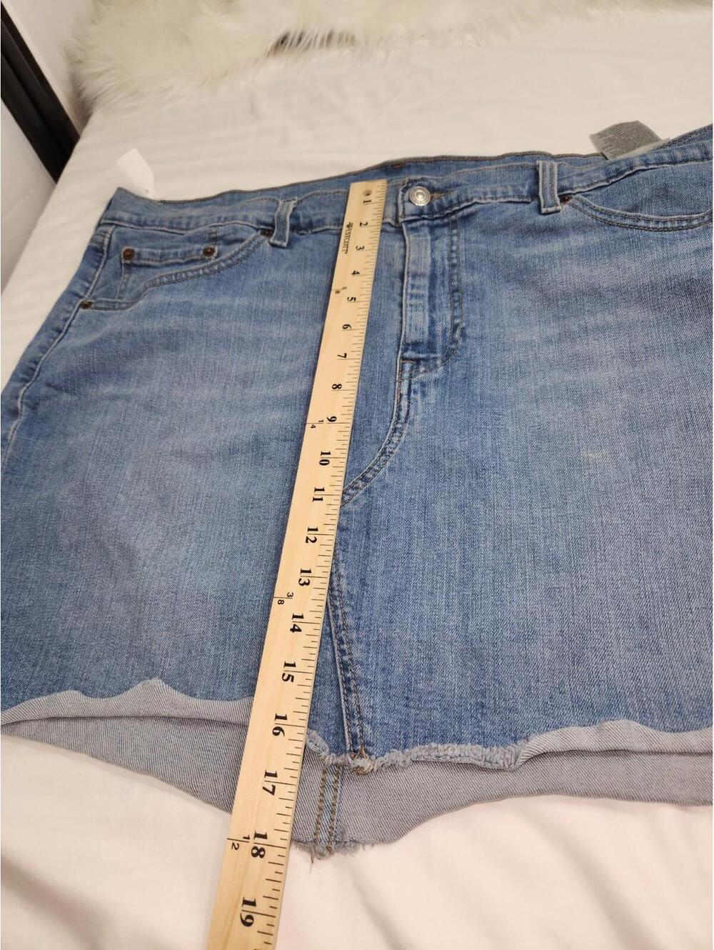Levi's Women Skirt 18W Medium Wash Mini Raw Hem